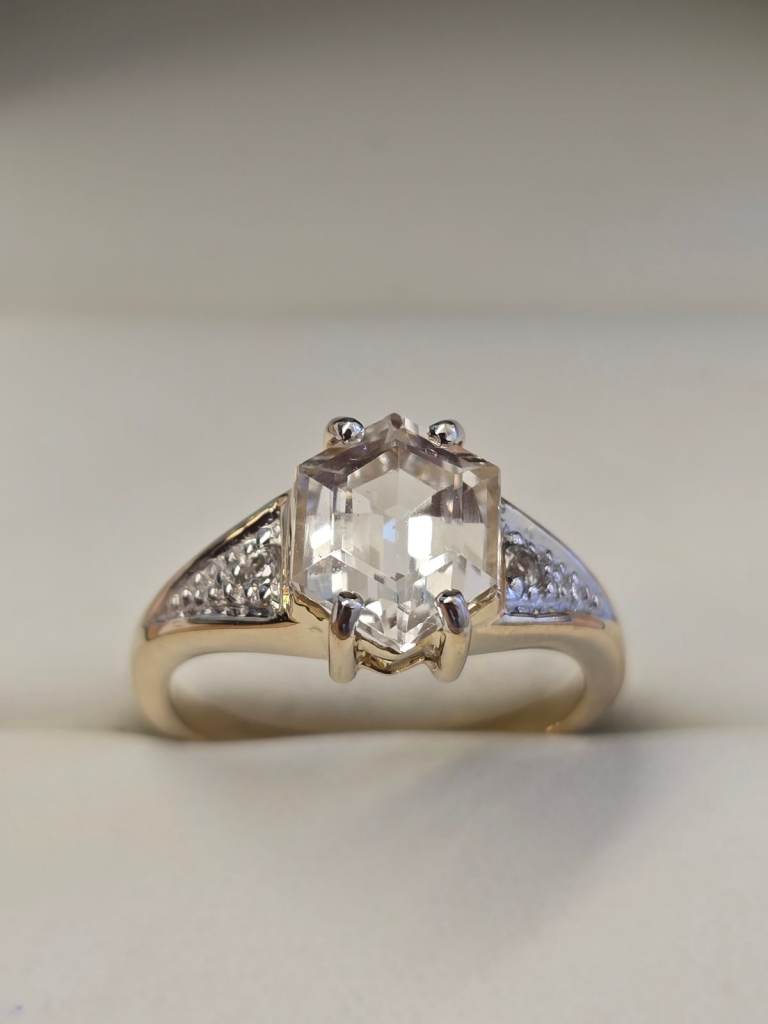 9CT GOLD LARGE CLEAR TOPAZ DRESS RING