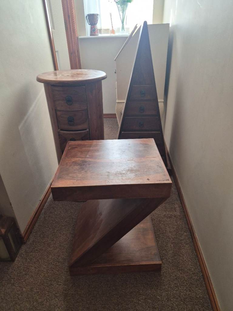 Mahogany drawers & lamp table.
