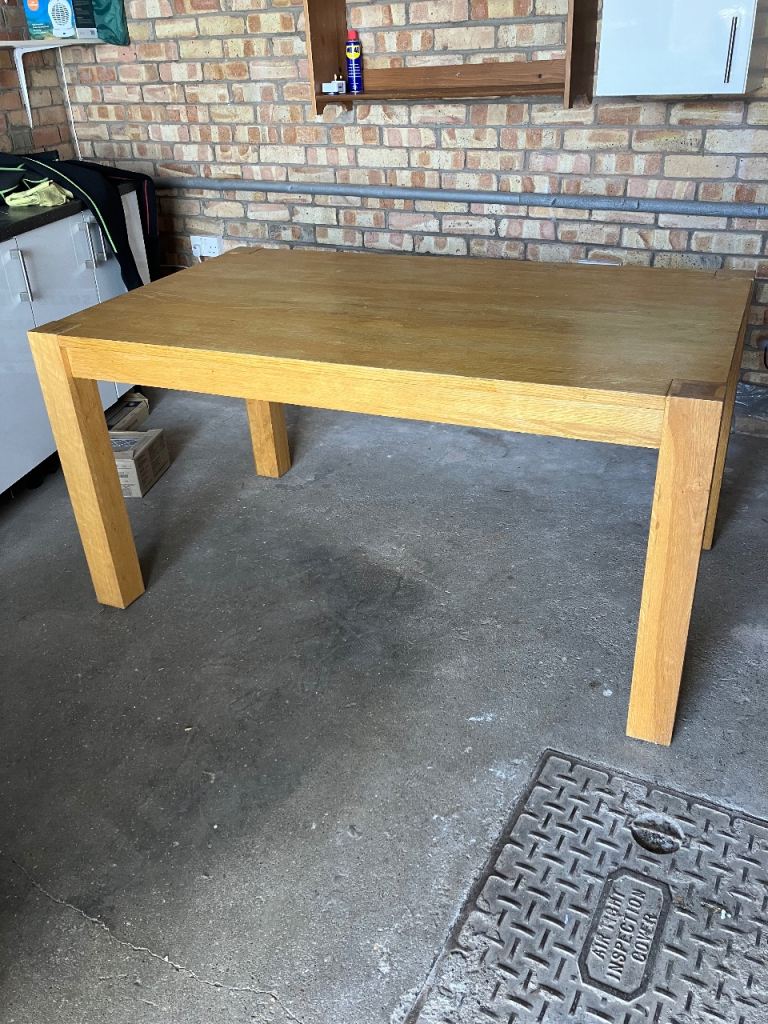 Oak veneer dining table 