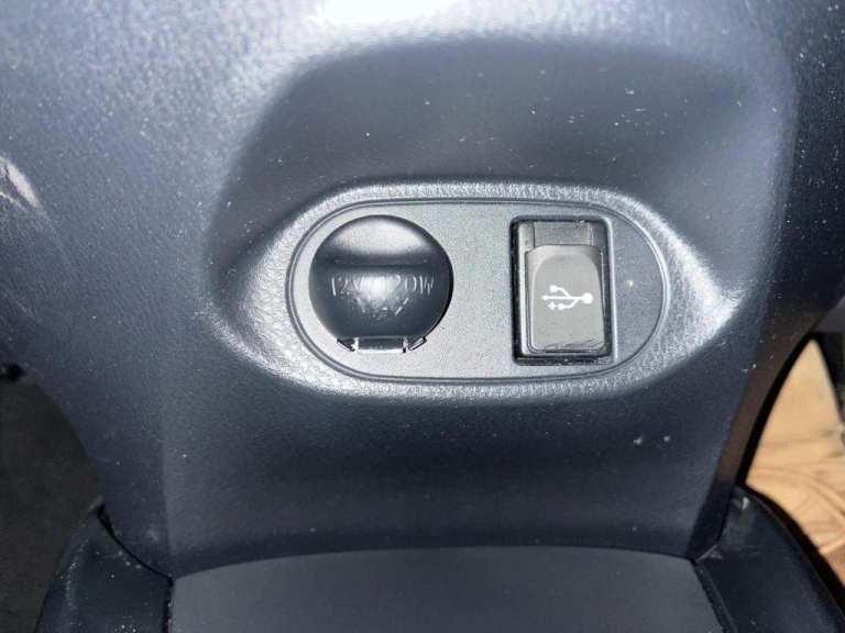 HPI CLEAR Toyota, YARIS, Hatchback, 2015, Manual, 1329 (cc), 5 doors