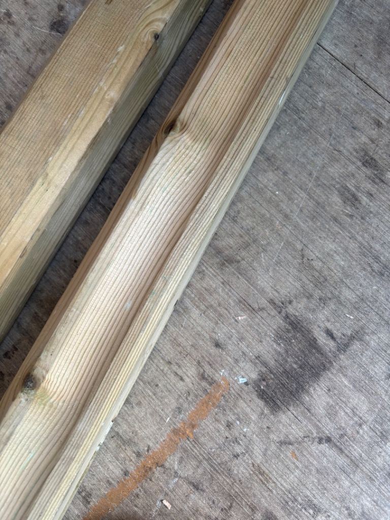 2 lengths of decking handrails