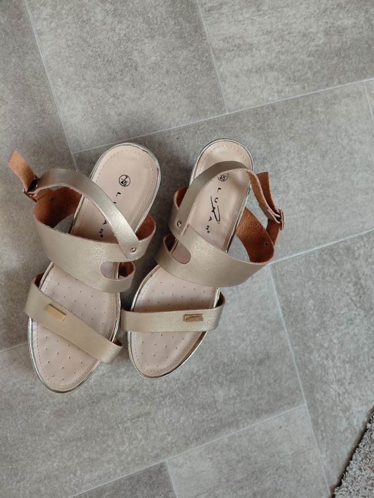 Ladies wedge sandals