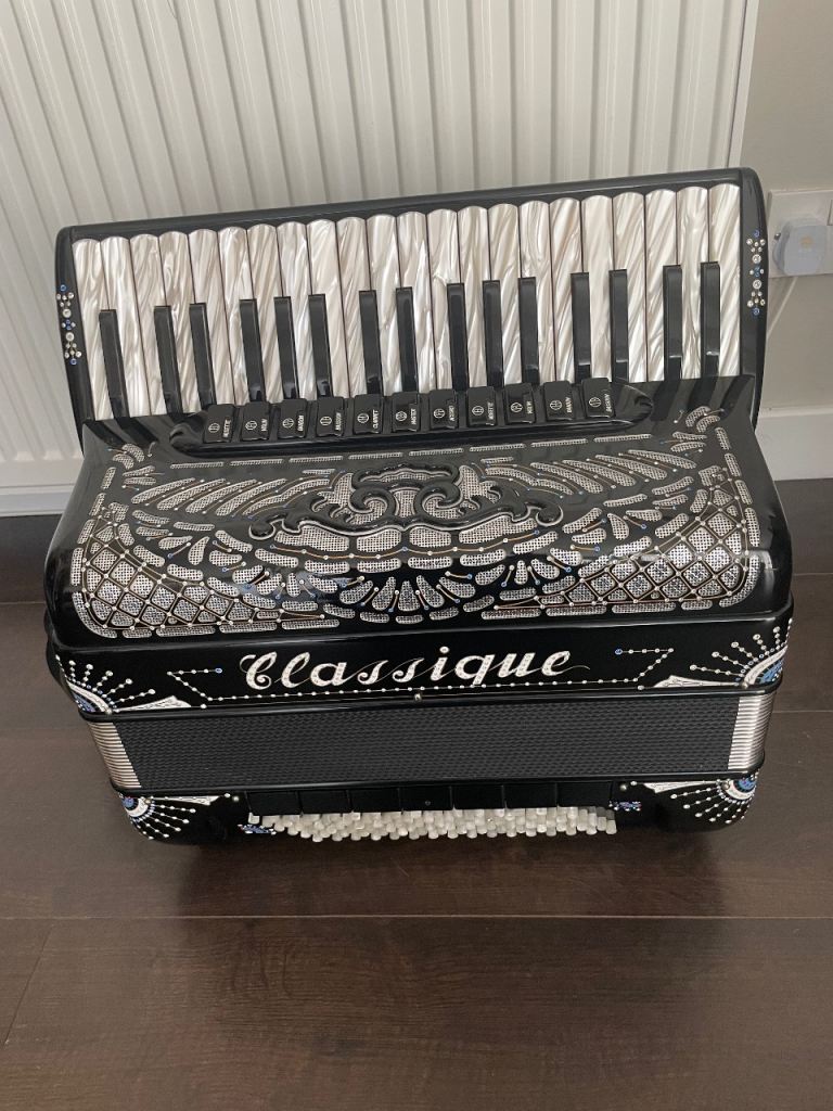 96 Bass Classique Piano Accordion