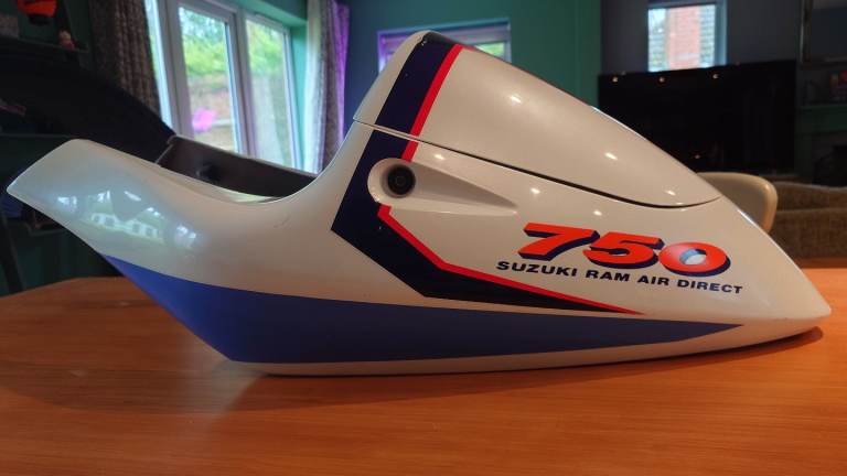 Suzuki Gsxr 750 srad seat unit with cowl 