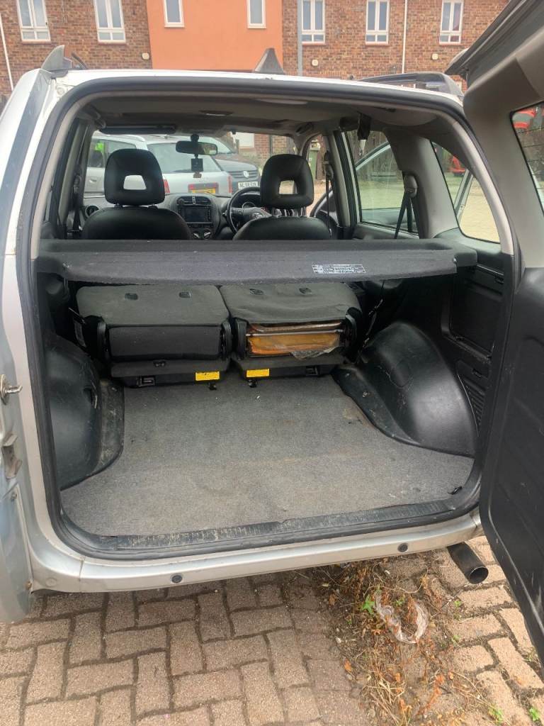 Toyota RAV 4 Estate 20DIESEL  SPARES REPAIR  NEEDS ALTNATOR FITTED £600 NO OFFERS 