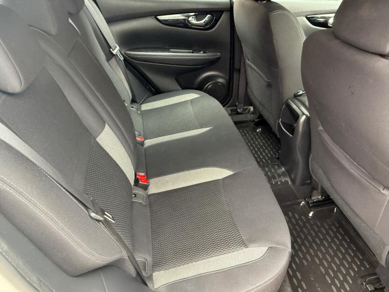 ** GREAT VALUE ** 2018 (68) Nissan Qashqai 1.5 dCi Acenta Premium 5 dr hatchback