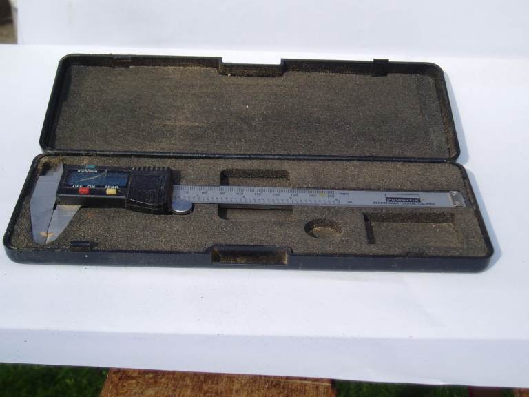 Digital vernier callipers 