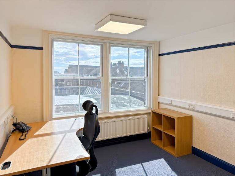Great Yarmouth - NR30 1RR \ Private Office for 3 Workstations Available Now