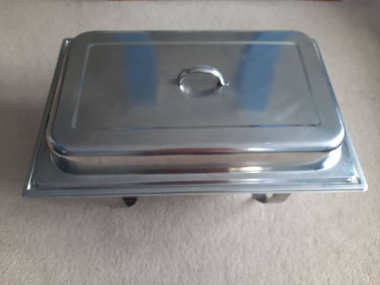 Buffet Food Warmer. 56cm x 36cm x 28cm. With 5 Chafing Fuel canisters. Used. Good Conition