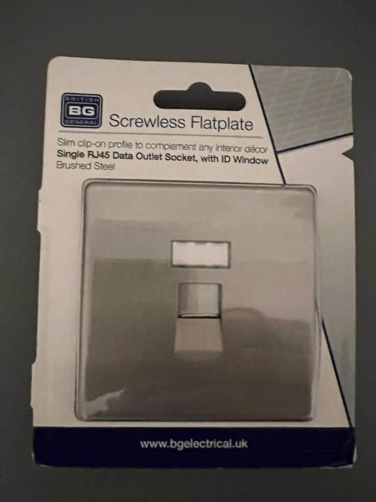 BG Screwless Flatplate Single RJ45 Data Outlet Socket Brushed Steel - New