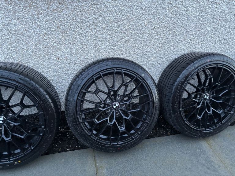 Like New 19” BMW / Vivaro / Trafic Transporter Alloys