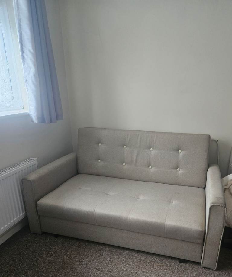 Pull out sofa bed