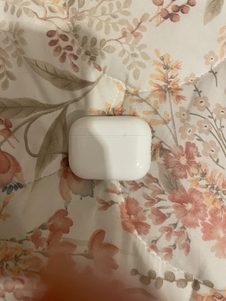 Apple AirPods Pro 3 (WITH WARRANTY)
