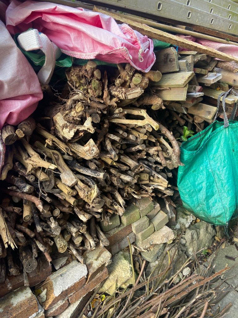 Wood small logs & dismantled pallets.