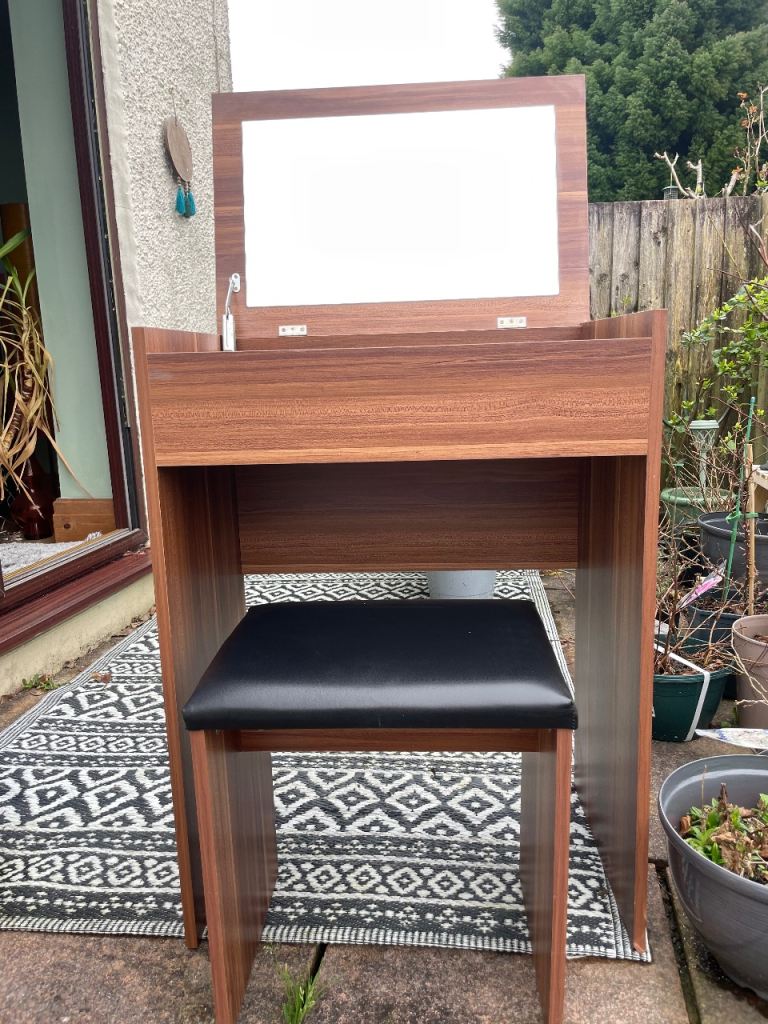 Dressing table / Desk