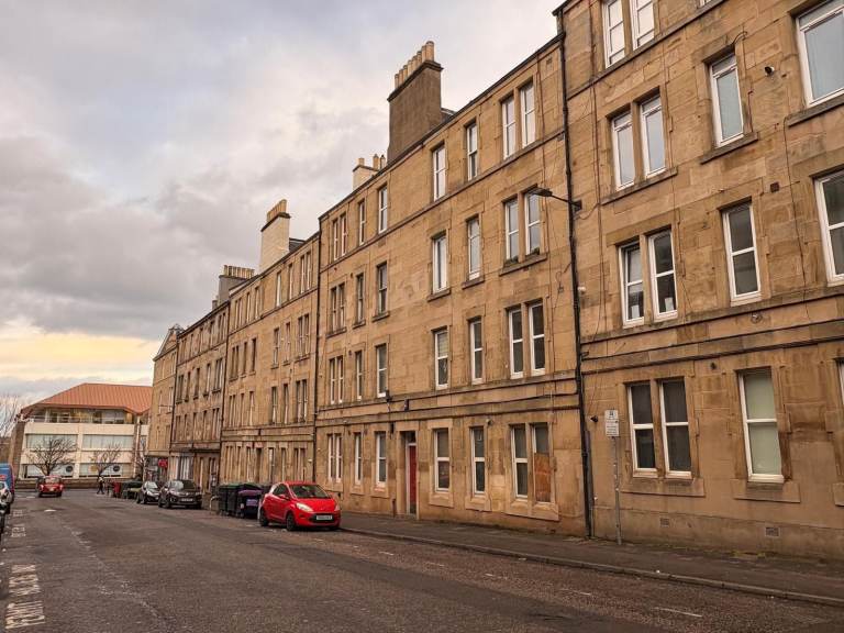 1 Bedroom Furnished Flat, Yeaman Place, Edinburgh 