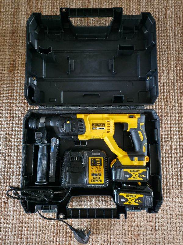 Dewalt DCH033M2 Drill
