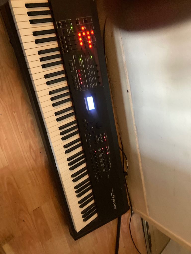Yamaha S90xs keyboard synth