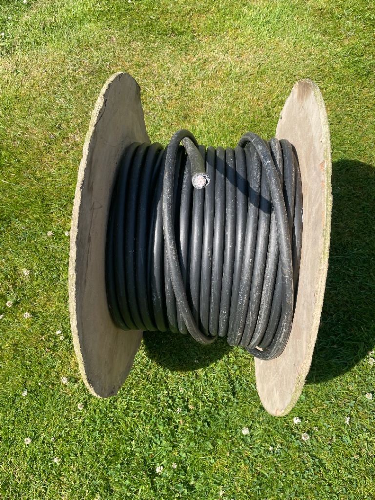 Large Electric Cable on Wooden Drum – 7 Core, 2.5mm
