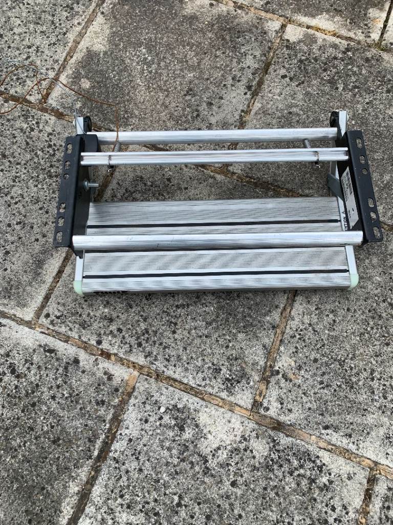 Fold away footstep