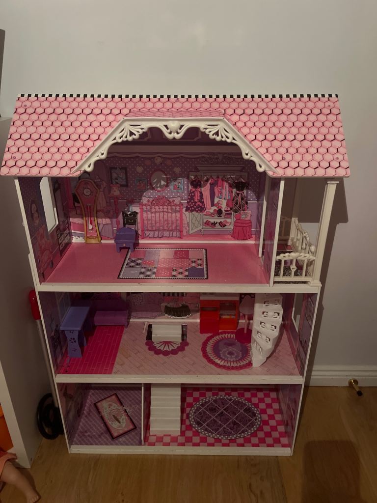 Large Dolls Play House