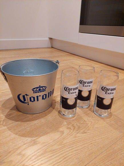 ✨ Corona metal ice bucket + 3 branded Corona glasses (NEW)✨ Great for entertaining