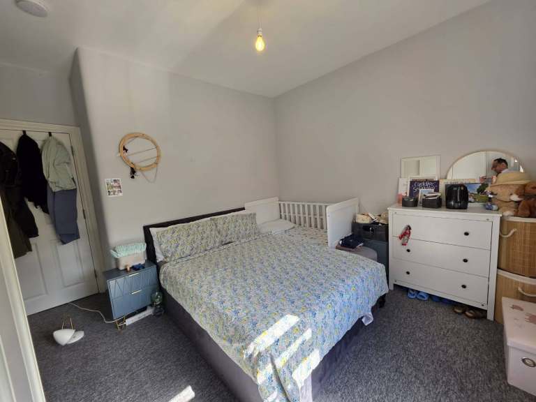 BRIGHT 3 BEDROOM 1ST FLOOR FLAT WITH PARKING EDGWARE  