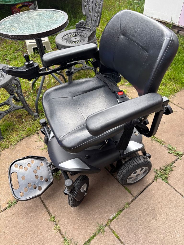 Electric wheelchair 
