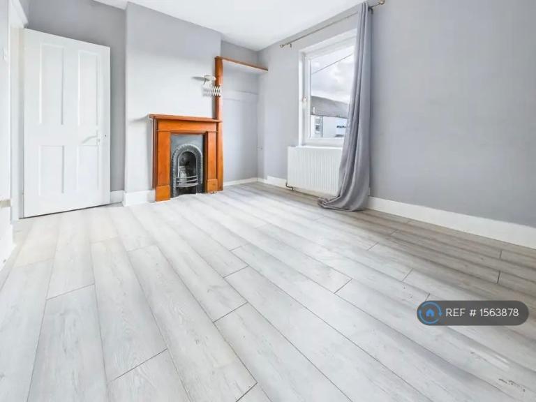 1 bedroom in Otway St, Gillingham, ME7 (#1563878)