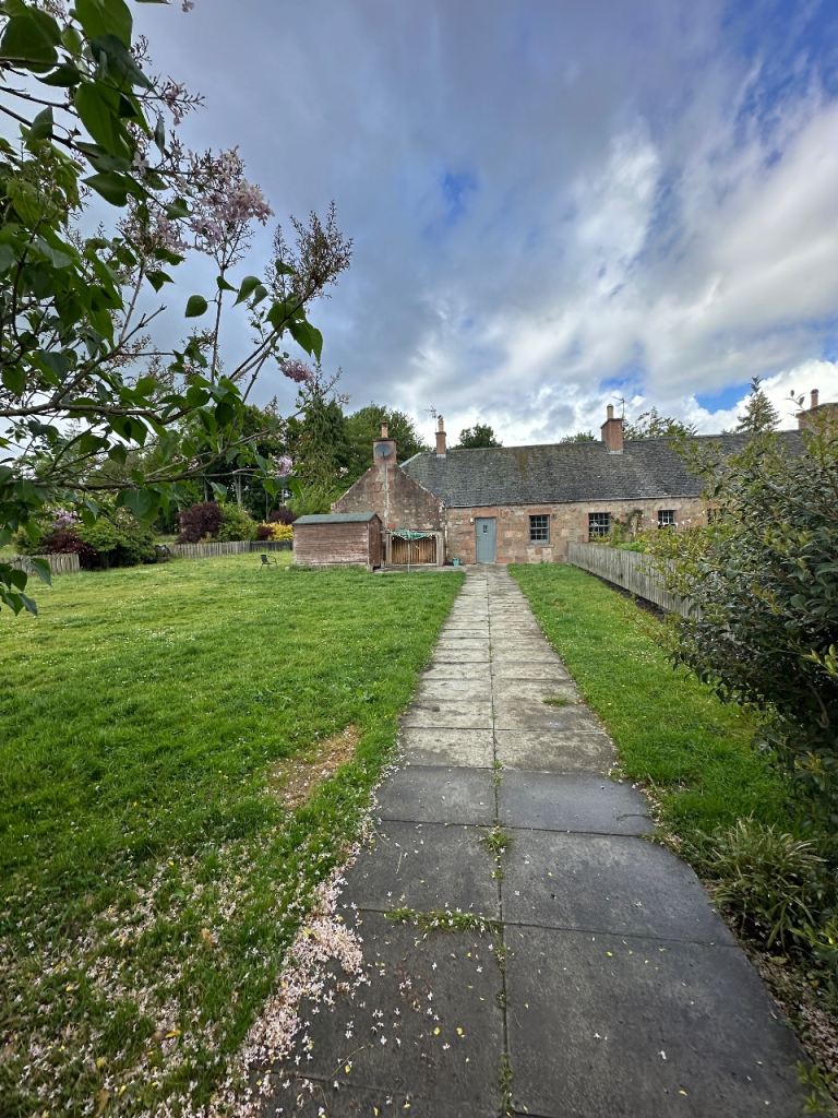 Stunning 2 Bed Country Cottage on Fasque Estate, Fettercairn. £895.
