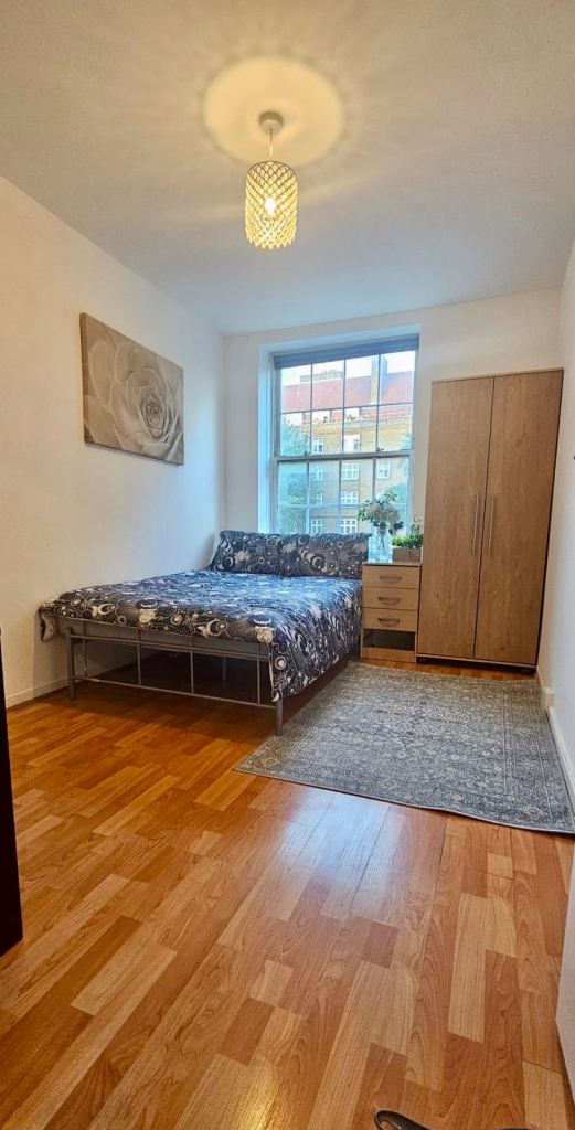 Rent Double Room - Close to Shadwell Overground Station E1