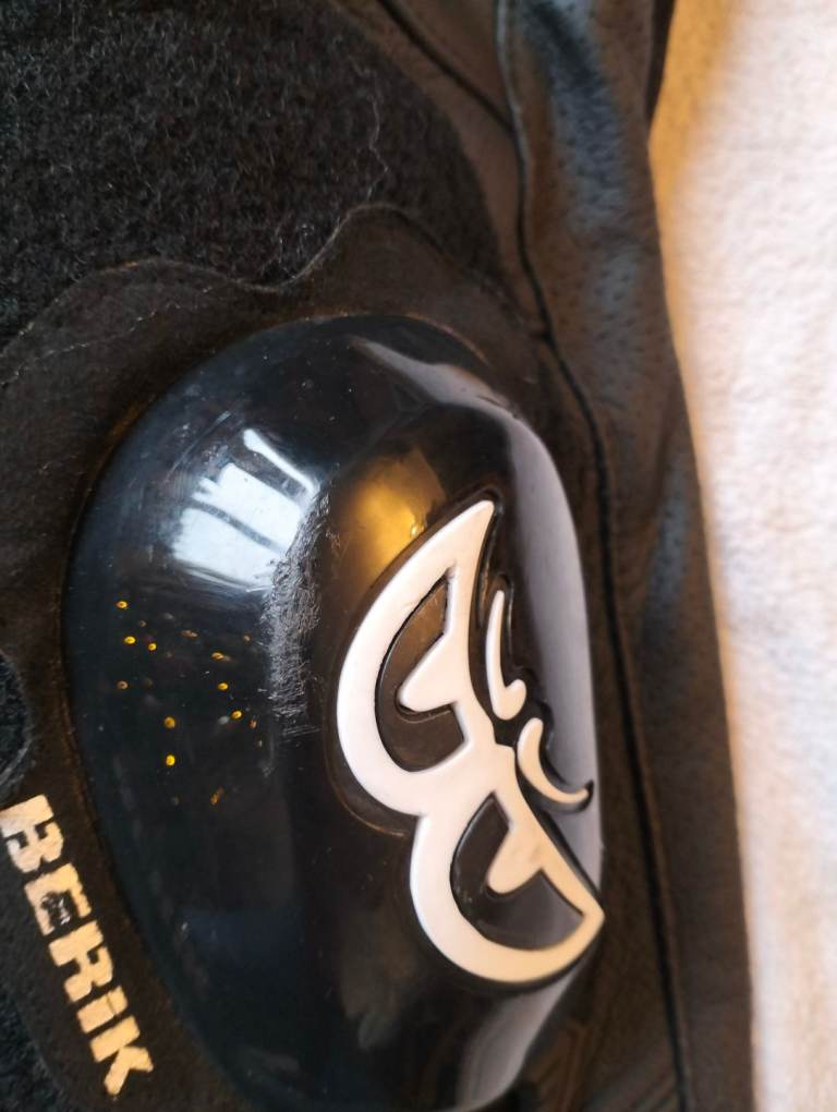 Berik Ls2-8323 2pc Leather Mens Motorcycle Suit Size Medium 32" Waist 42" Chest