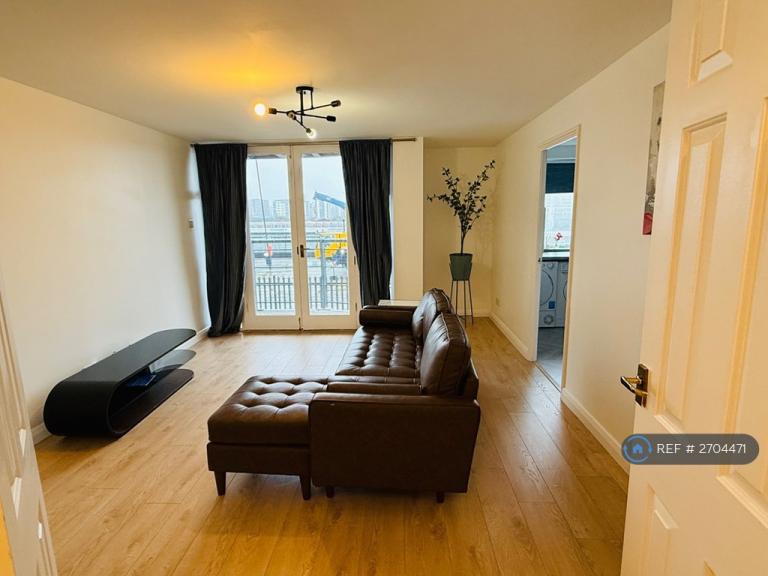 1 bedroom in Felixstowe Court, London, E16 (#2704471)
