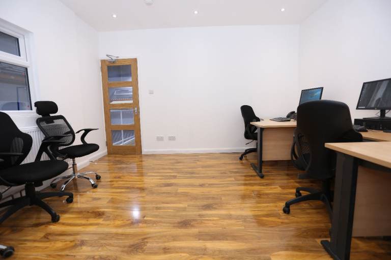 Beautiful Service Office with Wifi and other Amenities