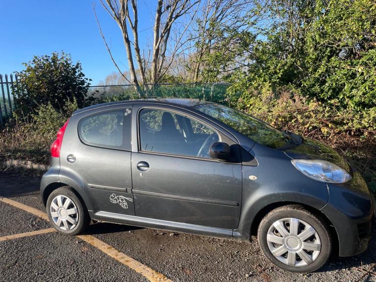 PEUGEOT 107 1.0 URBAN 10 REG GREY 5 DOOR MOT MARCH 7TH 2026 TAX £20 LOW INSURANCE 60+MPG