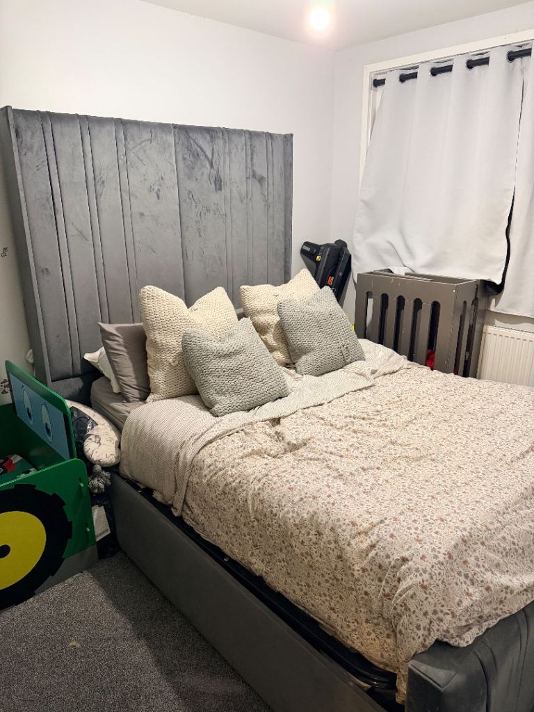 Grey king size Bed with Tall Headboard - prefect Condition