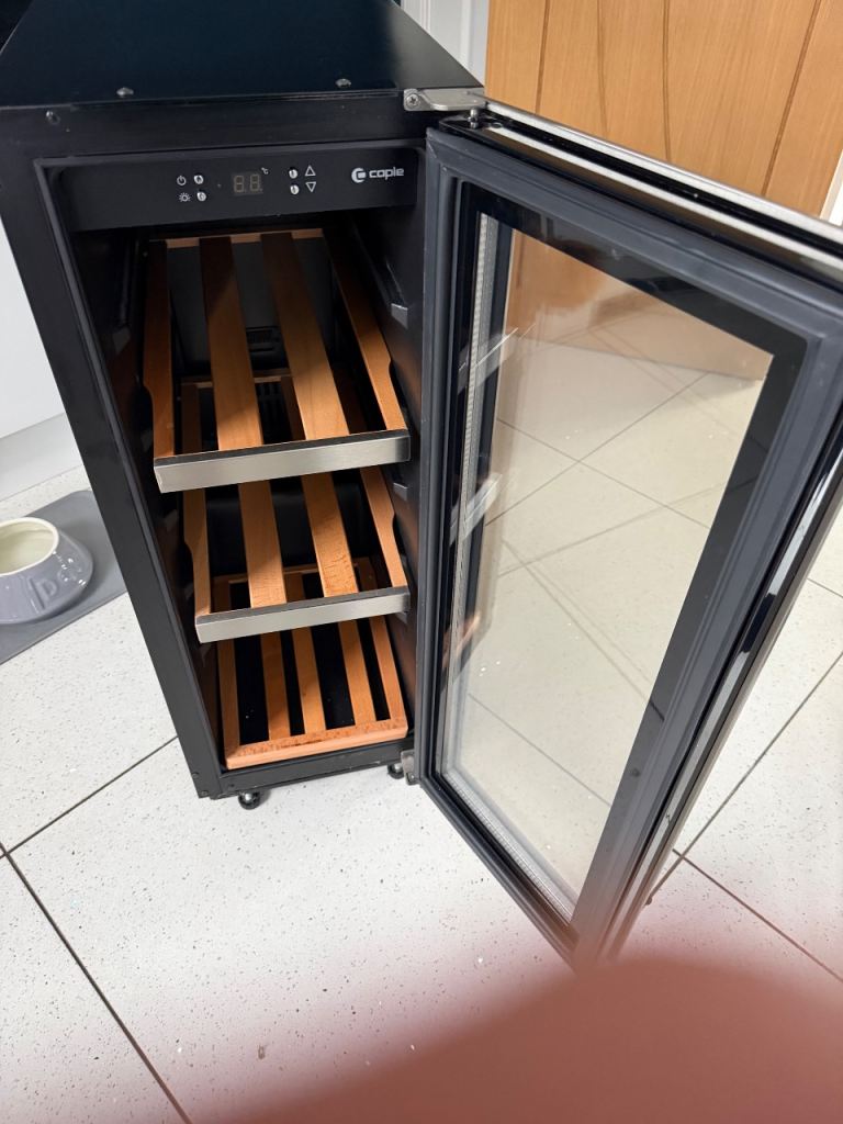 Caple Wi3119 Wine Cabinet / Wine Cooler - Black - Excellent Condition