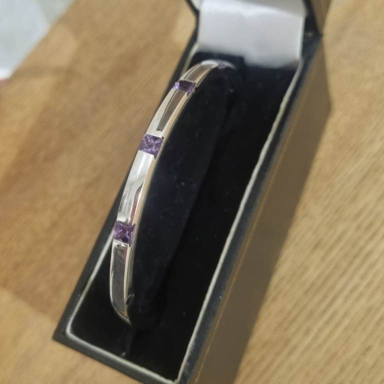 Gold 9ct Bangle / Bracelet with amethysts. 