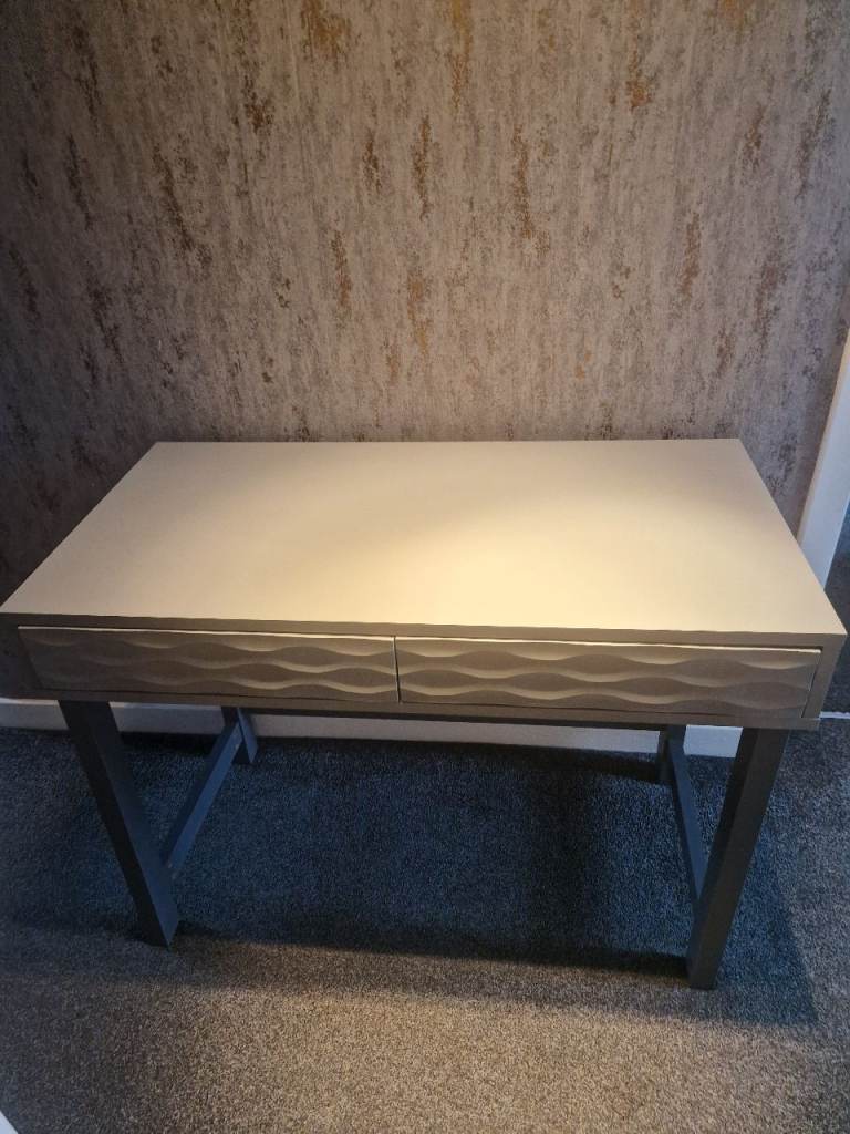Desk w/ drawers