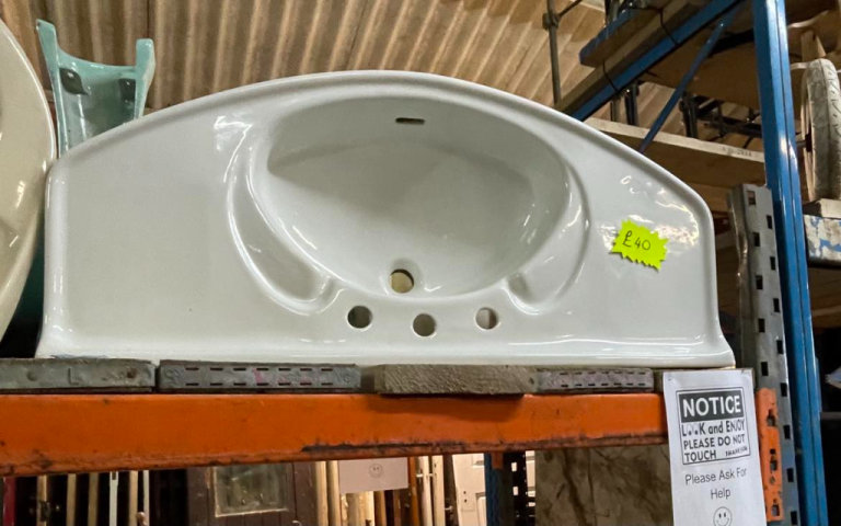 Ref 1 : Vanity Unit Type Sink 