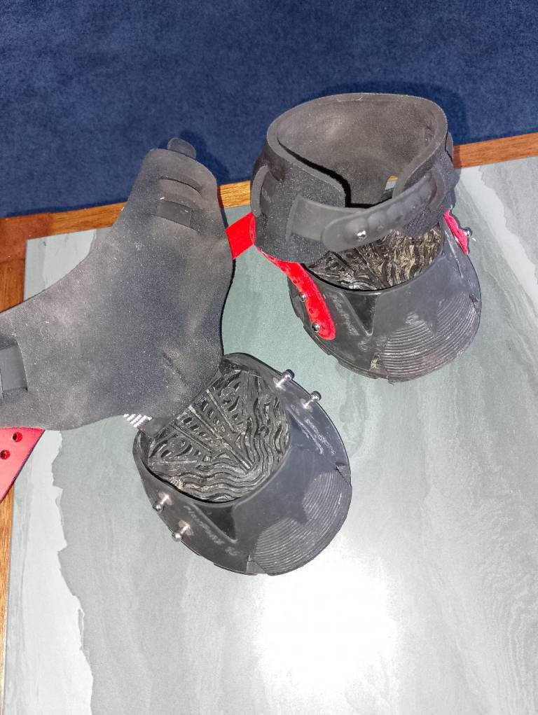 Flex boots size 95 pony