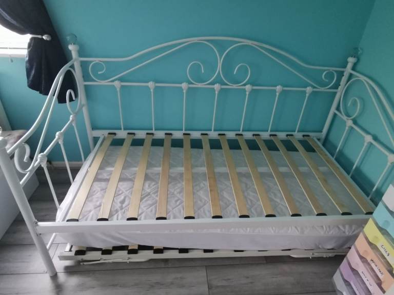 SOLD Day bed with trundle 