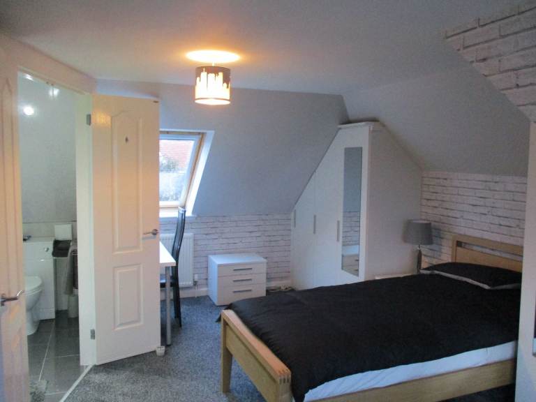Double En-Suite Room to Rent