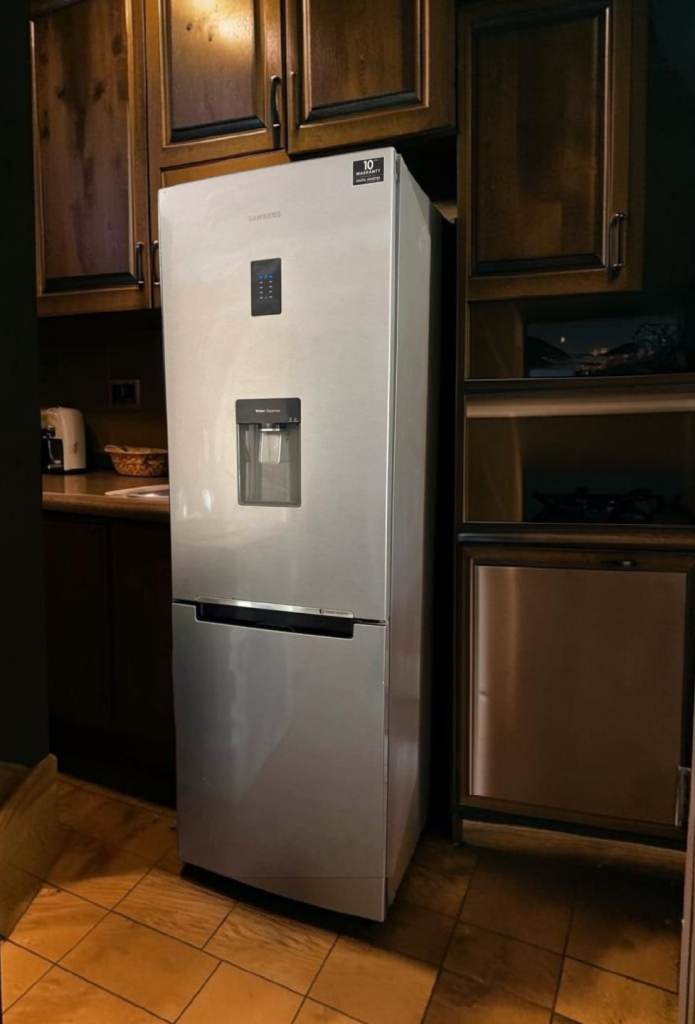 Samsung water dispenser digital inverter technology stainless fridge freezer 