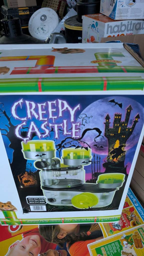 Hamster creepy castle 