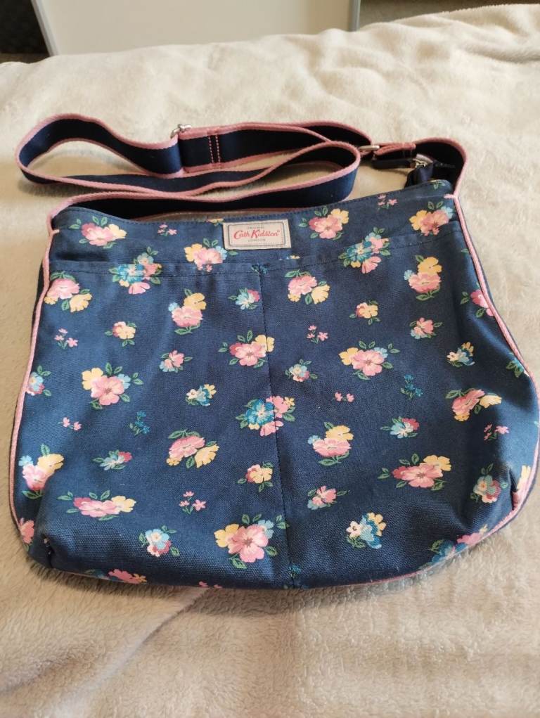 image for Cath Kidston Messenger Bag Navy Bag in Excellent Condition 