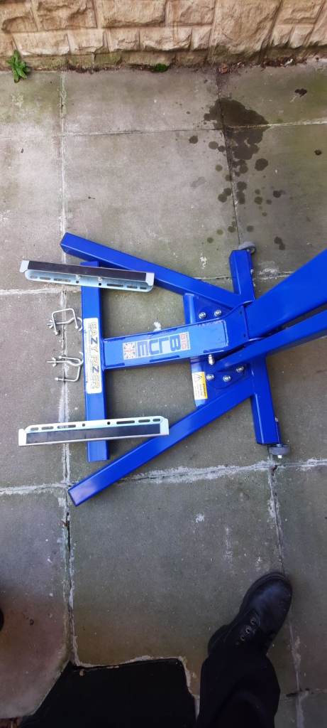 EazyRizer Big Blue Motorcycle lift