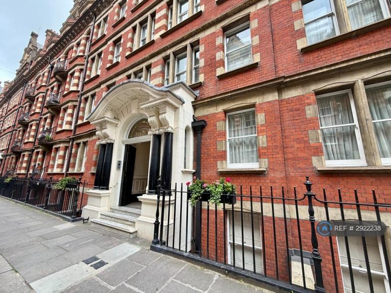 2 bedroom flat in Clarence Gate Gardens, London, NW1 (2 bed) (#2922238)