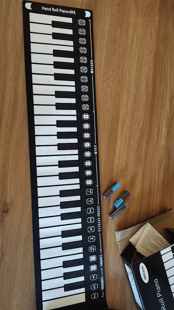 Hand roll piano new