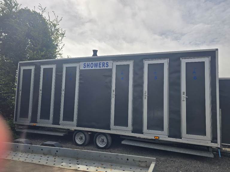 8 bay shower block